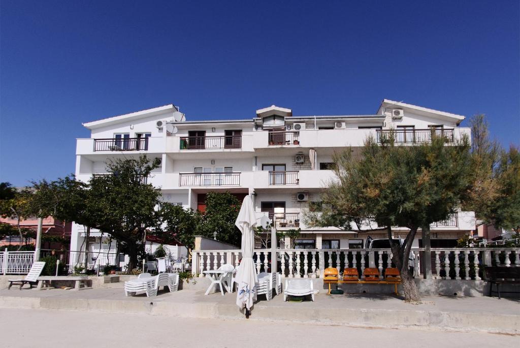 פודסטראנה Apartments Petricevic מראה חיצוני תמונה