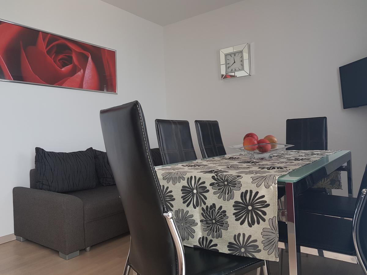 פודסטראנה Apartments Petricevic מראה חיצוני תמונה