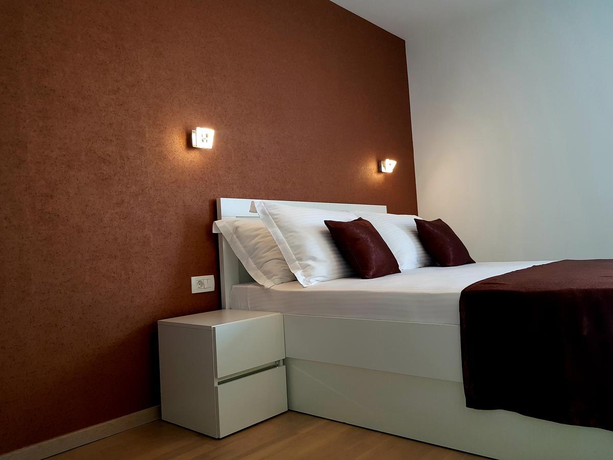 פודסטראנה Apartments Petricevic מראה חיצוני תמונה