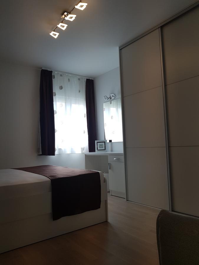 פודסטראנה Apartments Petricevic מראה חיצוני תמונה