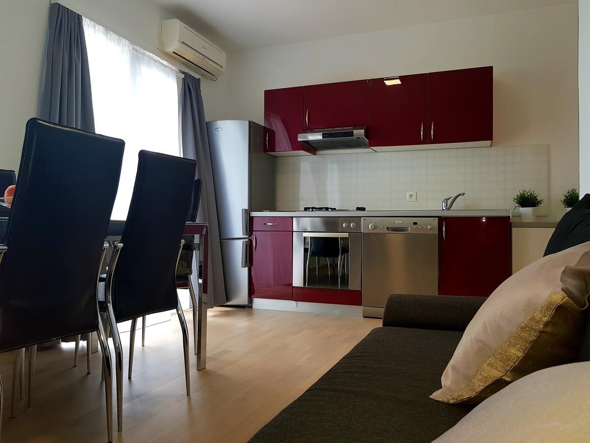 פודסטראנה Apartments Petricevic מראה חיצוני תמונה