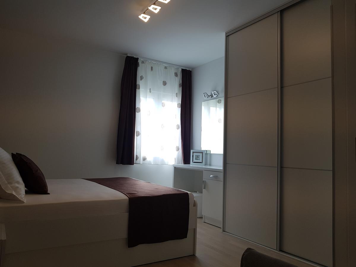 פודסטראנה Apartments Petricevic מראה חיצוני תמונה