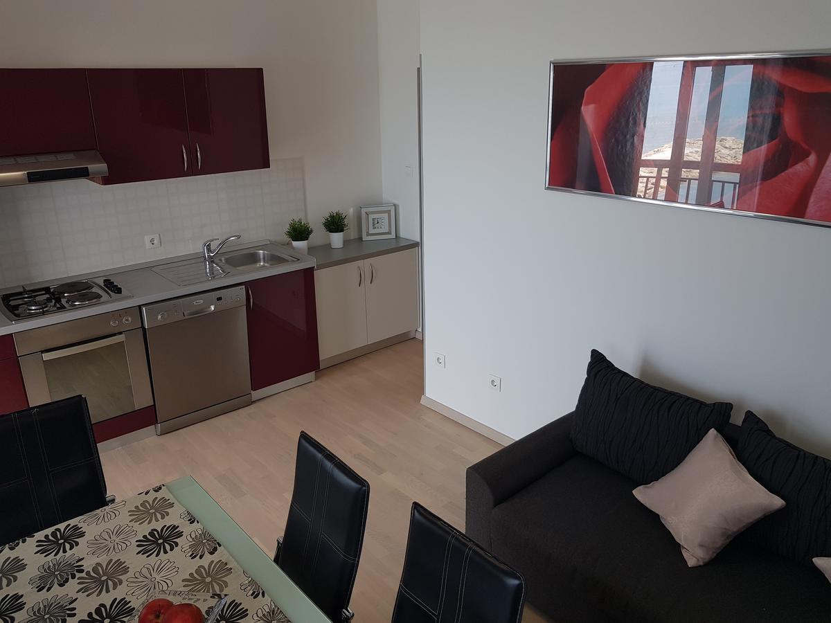 פודסטראנה Apartments Petricevic מראה חיצוני תמונה
